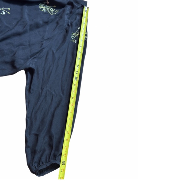 THE GREAT Silk Embroidered Black Floral Boho Peasant Top Size 1 Sm Cottagecore - Picture 10 of 16